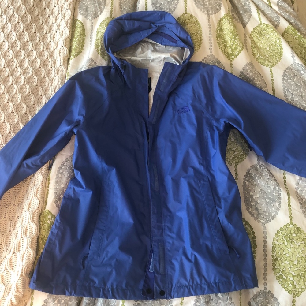 The north face women’s raincoat size L